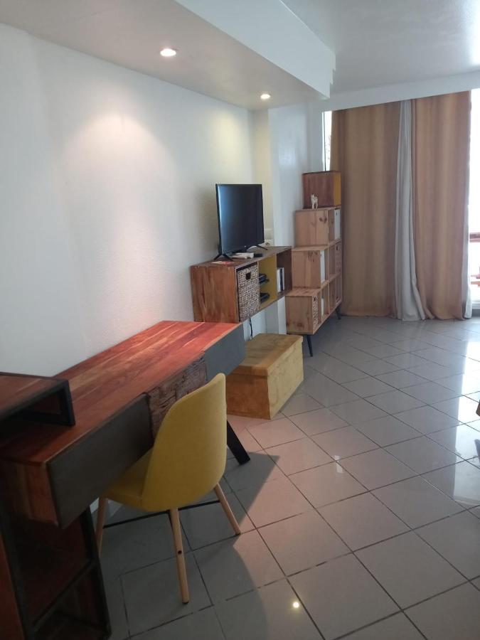 Grand Studio De 41 M², Vue Mer Et Jardin Tropical. Le Gosier  Extérieur photo