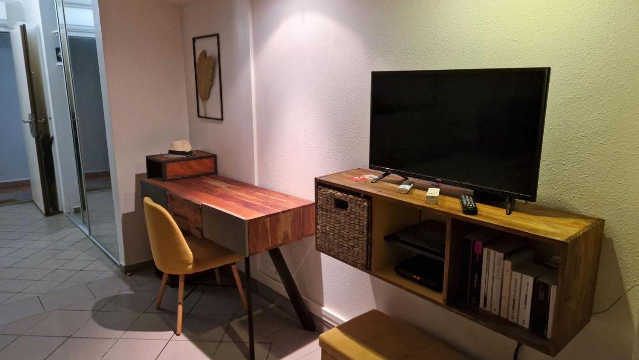 Grand Studio De 41 M², Vue Mer Et Jardin Tropical. Le Gosier  Extérieur photo