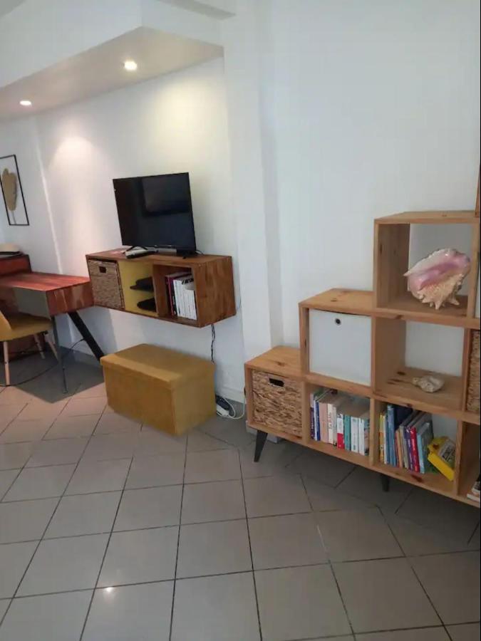 Grand Studio De 41 M², Vue Mer Et Jardin Tropical. Le Gosier  Extérieur photo