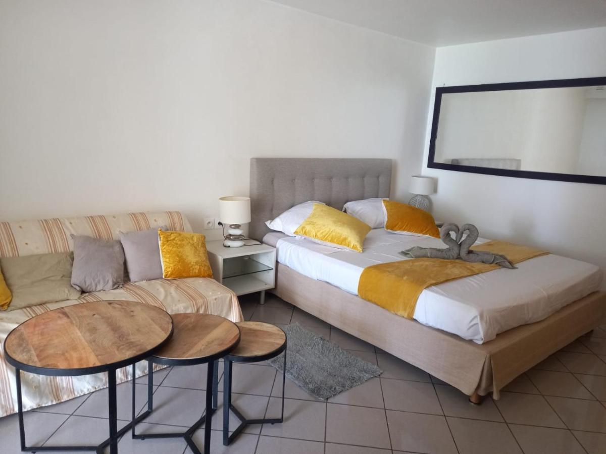 Grand Studio De 41 M², Vue Mer Et Jardin Tropical. Le Gosier  Extérieur photo