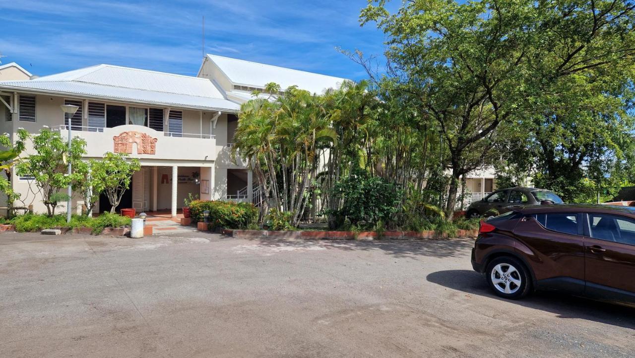 Grand Studio De 41 M², Vue Mer Et Jardin Tropical. Le Gosier  Extérieur photo